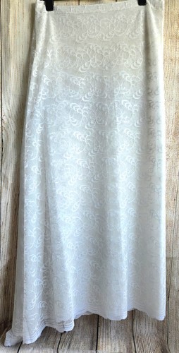 Plain white swirl floral - plain,